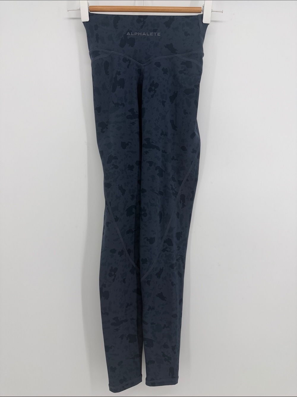 Alphalete‎ XS Crossover Waist Blue Camo High Rise Leggings